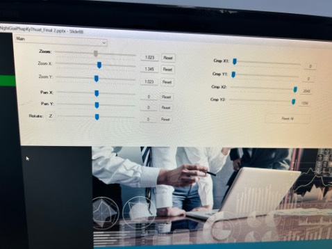 Bút xài ok, chiếu ngon cơ mà ko có nút bật tắt, chỉ cắm reciever vào xài nên chắc sẽ hết pin nhanh