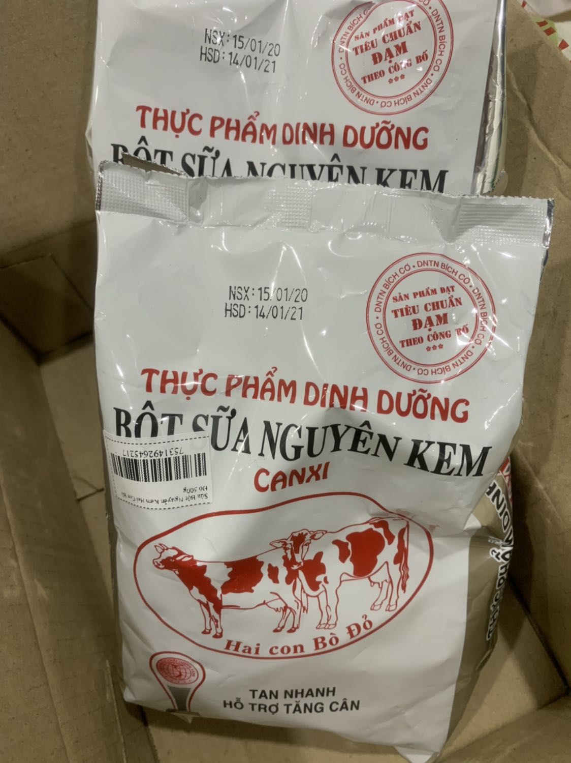 - Hàng mới sản xuất đầu năm 2020 nên đát còn dài.
- Bột mịn, thơm.
- Giá tiền phù hợp.
- Sữa không béo lắm, hơi loãng, nhưng giá như vậy thì không đòi hỏi thêm được.
- Mua 02 bịch nhưng gần hết 01 bịch vẫn chưa thấy gì khác, chắc phải uống tới 04 bịch xem sao. Mỗi lần mua 02 bịch thôi tránh bột hỏng khó đổi trả.