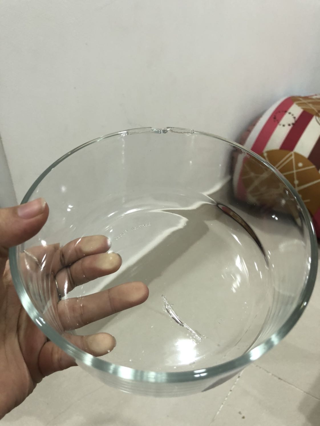 Mua hàng tiki nhiều lần, mà lần này quá là thất vọng, giao lần đầu tô bể, đã hoàn trả, lần 2 vẫn giao tô bể, không biết tiki có ktra hàng cho khách trước khi giao không vậy????