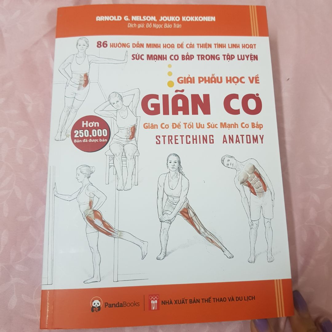 Đây hẳn là 1 quyển sách rất cần thiết cho mọi người, đặc biệt là các bạn thường xuyên vận động và tập luyện. 
Nên mua nhak mọi người, e đặt giao tiêu chuẩn mà mới đặt đêm hôm trước, trưa hôm sau đã nhận đc liềnnn.
Iu dễ sợ lun ❤❤❤
