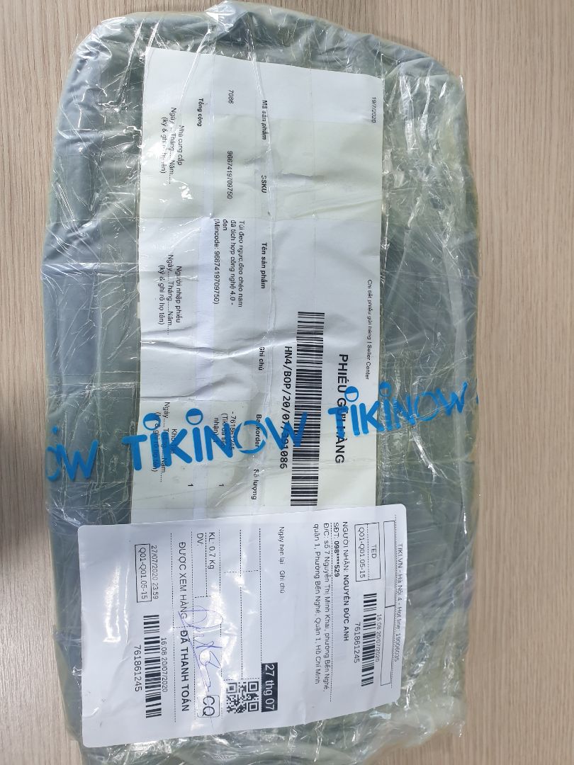 Túi chất lượng rất tốt. mua xong mình rất hài lòng, đã kiểm tra chất lượng sản phẩm.
Mình chưa kiểm tra khả năng chống nước nhưng mình không có quá nhiều nhu cầu về tính năng này nên không đánh giá.
Điểm mạnh:
- Nhiều ngăn
- Chất lượng tốt
- Sức chứa lớn hơn khá nhiều so với các loại túi đeo chéo mình hay dùng
- Dây quai đeo dầy, êm
- Shop đóng gói kỹ càng cẩn thận
- Giao hàng sớm hơn so với dự kiến
Điểm trừ:
- Nhiều ngăn ( nếu không có nhu cầu sử dụng )
- Dây có khóa nối khá lớn, lúc đeo có cảm giác hơi cộm ở lưng (do mình để túi trước ngực)
- Do dây quai và phần đệm khá dầy nên đeo mùa hè có lẽ sẽ hơi bị nóng.
Đánh giá tổng hợp: 5 sao, vì điểm trừ không ảnh hưởng quá nhiều đến trải nghiệm sử dụng của mình. Túi chất lượng rất tốt. mua xong mình rất hài lòng, đã kiểm tra chất lượng sản phẩm.
Mình chưa kiểm tra khả năng chống nước nhưng mình không có quá nhiều nhu cầu về tính năng này nên không đánh giá.
Điểm mạnh:
- Nhiều ngăn
- Chất lượng tốt
- Sức chứa lớn hơn khá nhiều so với các loại túi đeo chéo mình hay dùng
- Dây quai đeo dầy, êm
- Shop đóng gói kỹ càng cẩn thận
- Giao hàng sớm hơn so với dự kiến
Điểm trừ:
- Nhiều ngăn ( nếu không có nhu cầu sử dụng )
- Dây có khóa nối khá lớn, lúc đeo có cảm giác hơi cộm ở lưng (do mình để túi trước ngực)
- Do dây quai và phần đệm khá dầy nên đeo mùa hè có lẽ sẽ hơi bị nóng.
Đánh giá tổng hợp: 5 sao, vì điểm trừ không ảnh hưởng quá nhiều đến trải nghiệm sử dụng của mình.