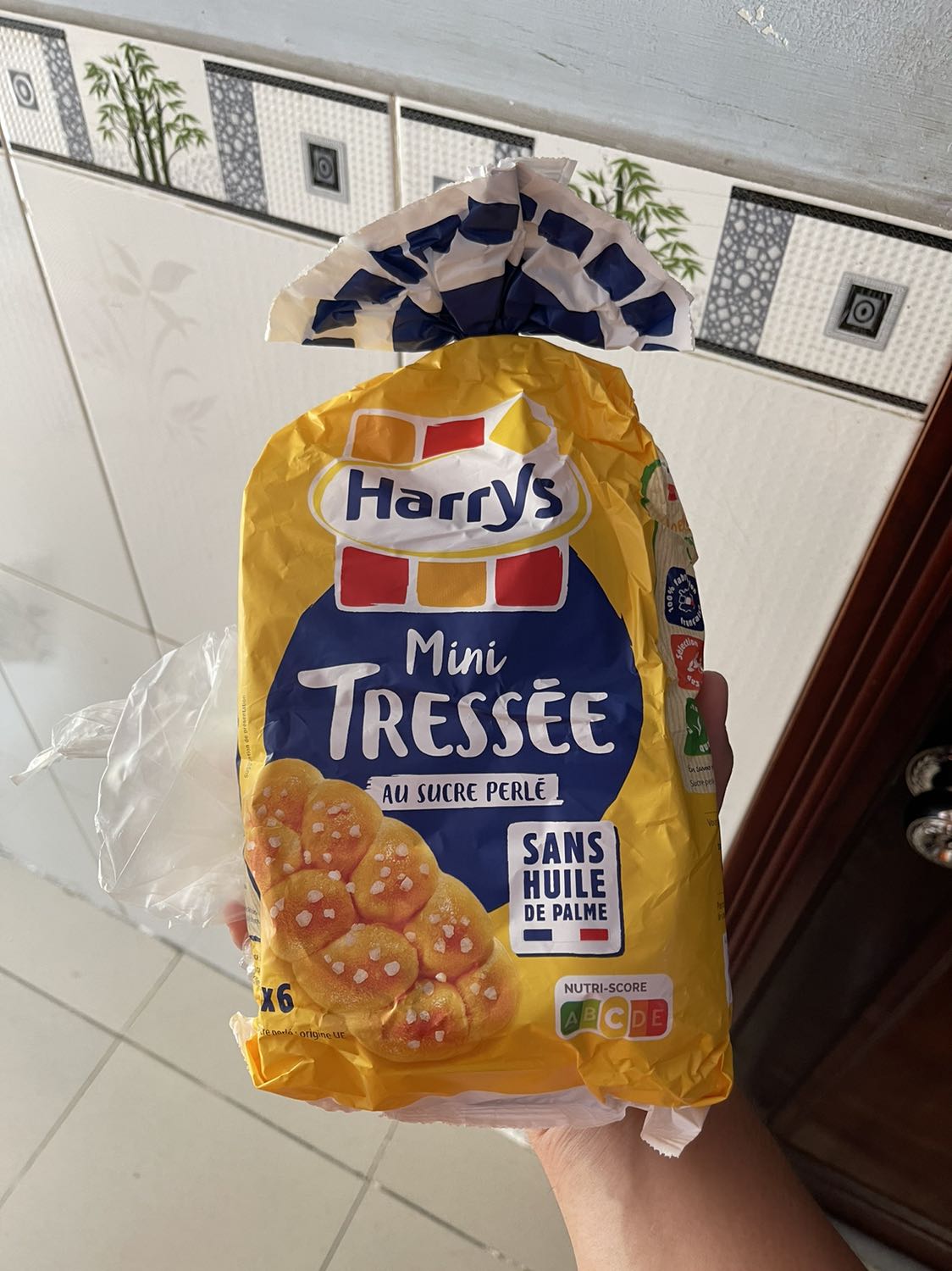 Sản phẩm hết hạn sử dụng. Vui lòng hoàn tiền, xin cám ơn.