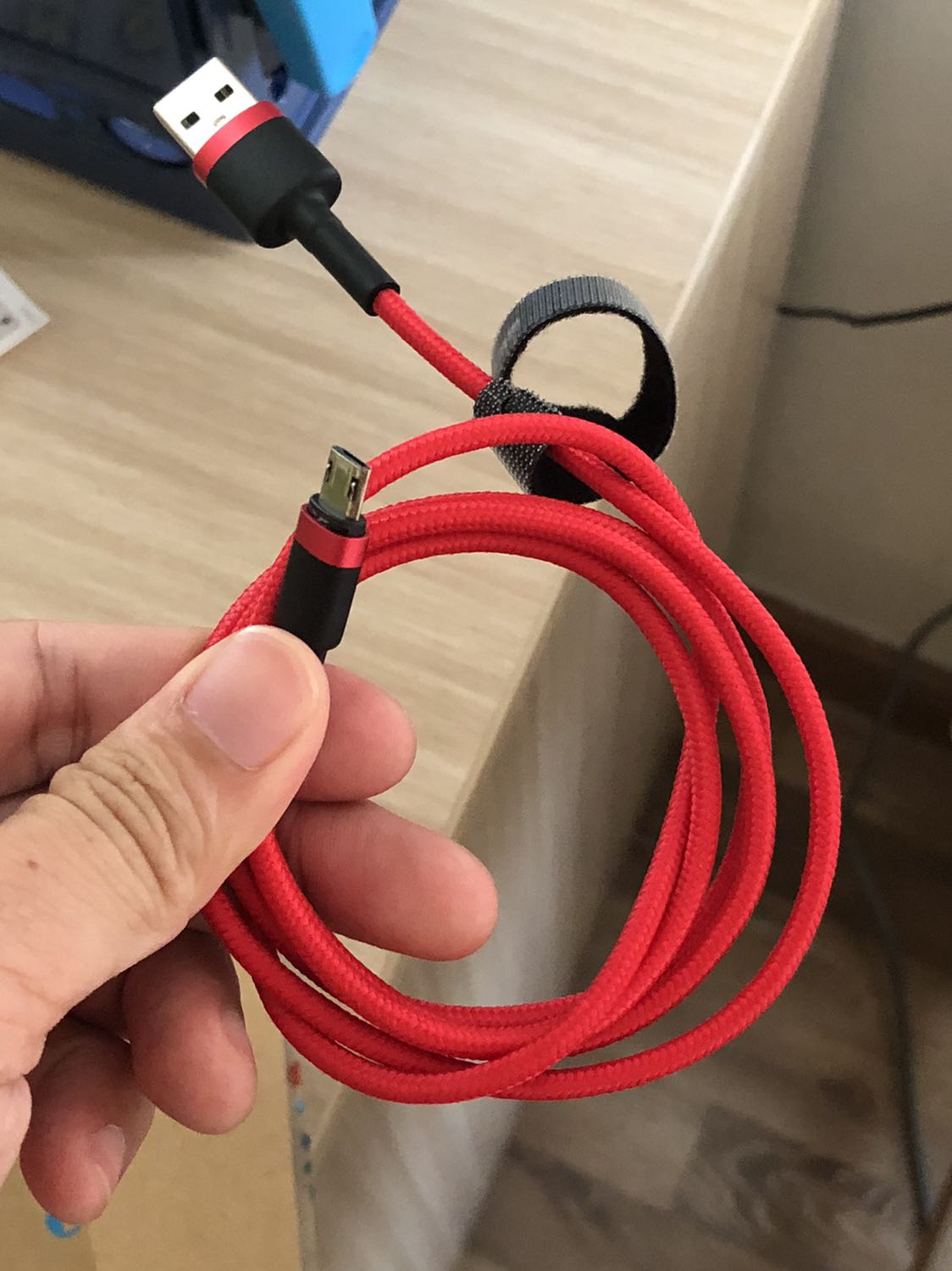 Tiki giao hàng lỗi. Đầu cắm đã bị rỉ sét, khi cắm sạc rất nóng, ngửi thấy mùi cháy. Yêu cầu đổi trả :(