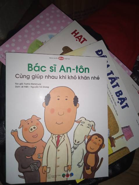 Mua mấy lần bên sop thấy sách khá ưng mua về con thích và hợp tác lắm