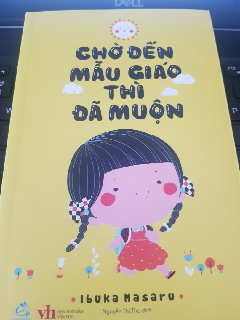 mỗi giai đoạn của con đều có thể tiếp cận với những điều thú vị do cha mẹ tạo ra và đồng hành cùng, đọc sách này để biết giai đoạn nào của con thì phù hợp cái j, phụ huynh cũng ko bỏ lỡ, như 6 tháng có thể tập bơi, nhiều kiến thức có thể tìm hiểu trên mạng, nhưng trong sách chứa cùng 1 lúc tổng quát hơn.