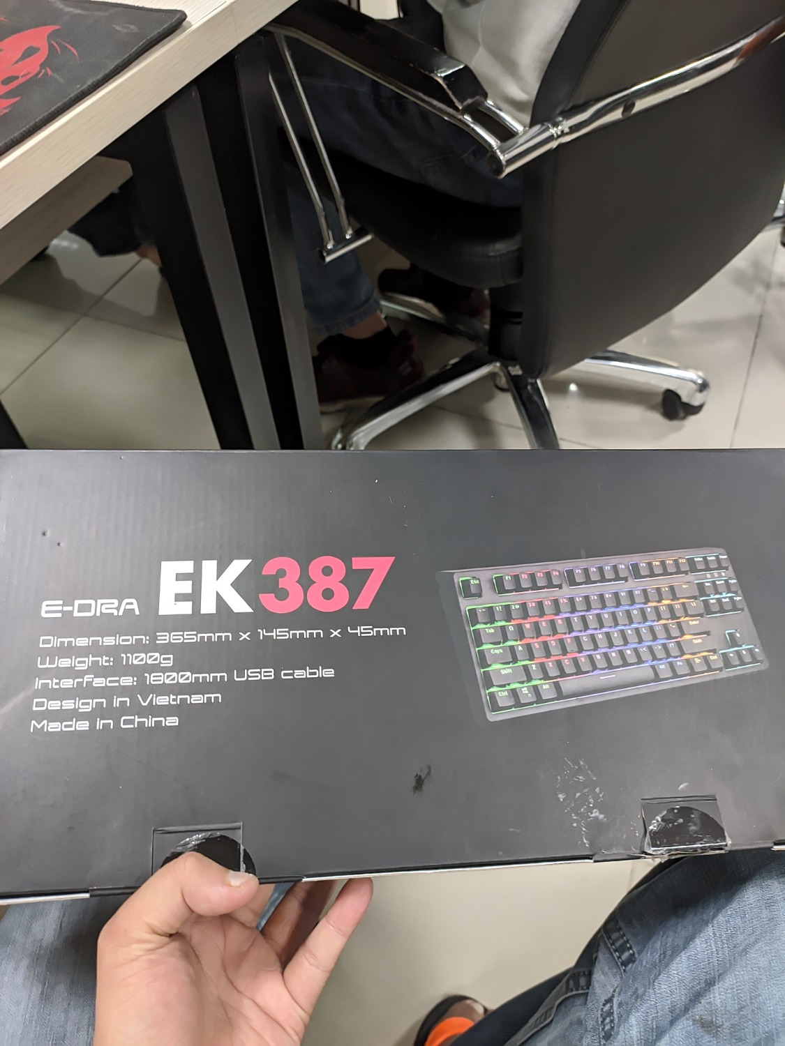 chất lượng phím gõ nhẹ, êm. bàn phím khá ngon, bổ rẻ trong cùng phân khúc giá. phần build thân bàn phím rất cứng cáp, không ọp ẹp như những bàn phím khác.