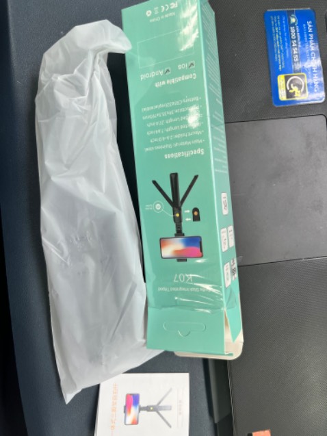 Giao Now rất nhanh. Gậy rất chắc chắn, bấm chụp nhạy. Rất ổn trong tầm giá