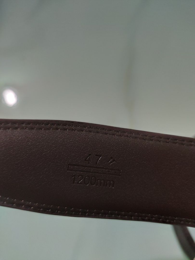 Hàng đóng hộp nhìn rất là xịn xò, mặt dây đẹp, dây tương đối dài phải cắt bỏ tầm 10cm mới đeo vừa.