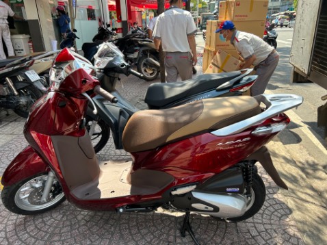 xe tiết kiệm xăng, kiểu dáng đẹp, cửa hàng giao xe nhiệt tình, đặt nhầm màu , cửa hàng vui vẻ đổi xe khác màu