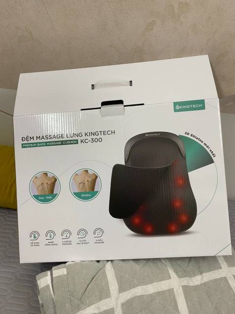 Đệm dùng ngon lành, chỉ cần đặt lên ghế hoặc dựa vào tường là dùng oke. Xoay xoay đã vô cùng. Đặc biệt đặt ở ghế làm việc lâu lâu bật lên dùng giảm đau lưng rõ rệt. Ngồi làm nhiều thì nên mua sản phẩm này