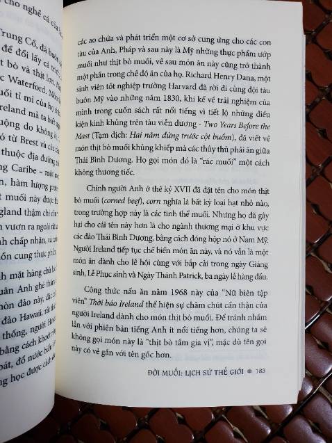 Sách nhiều nội dung phong phú liên quan đến đời sống chứ không chỉ riêng muối. Tuy nhiên "Muối" là một tiến trình lịch sử chứ không đơn giản như vị mặn của nó. Đáng đọc, đáng suy ngẫm và cũng đáng để mua sách.