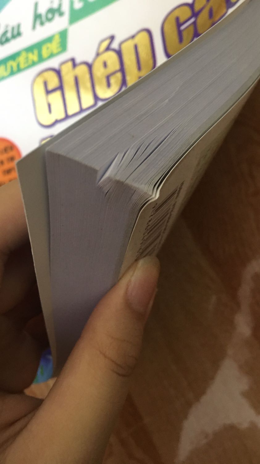 nói chung là ổn nhưng hộp do vận chuyển nên móp méo hơi xấu xí :(( bìa k cong mà một số trang cong cong phần giữa sách (như ảnh chụp) :((