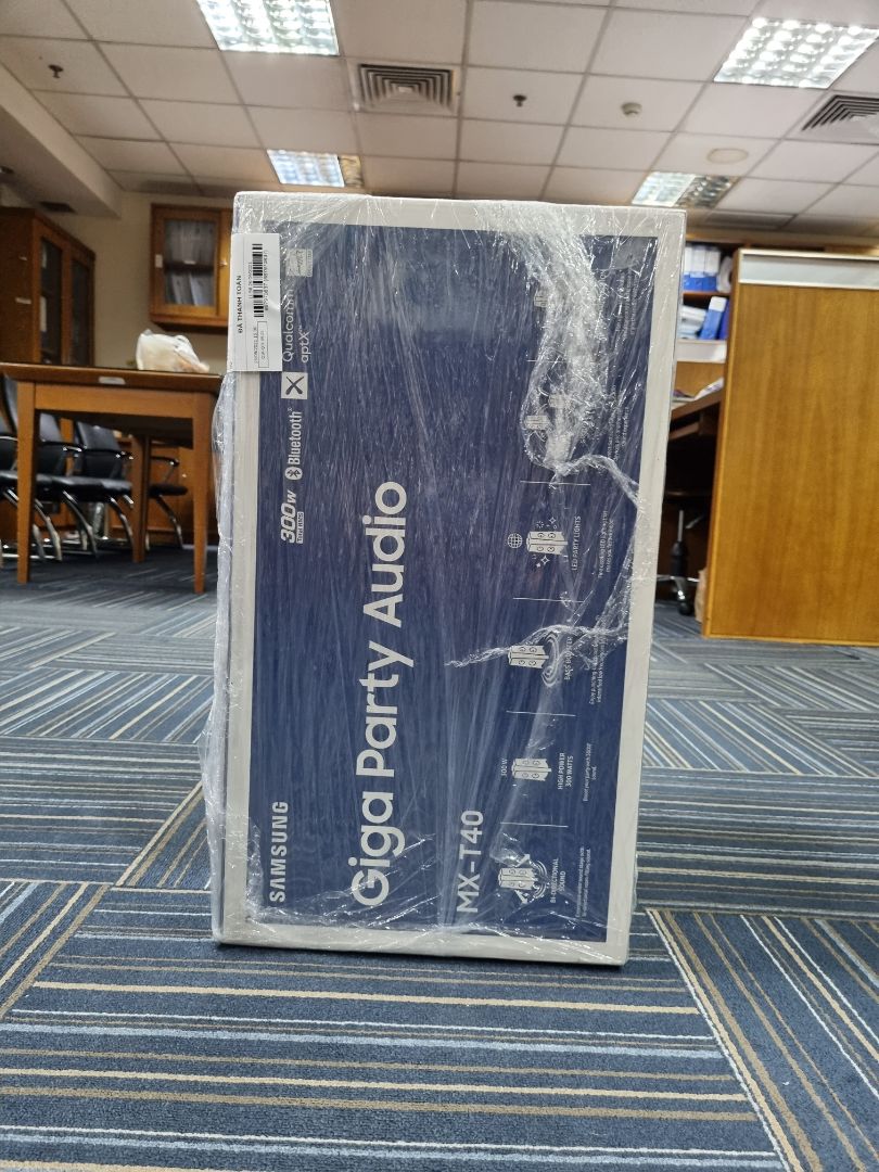 tiki giao hàng nhanh, âm thanh sống động, có đèn led sáng theo nhạc thích mắt, có remote điều khiển thuận tiện