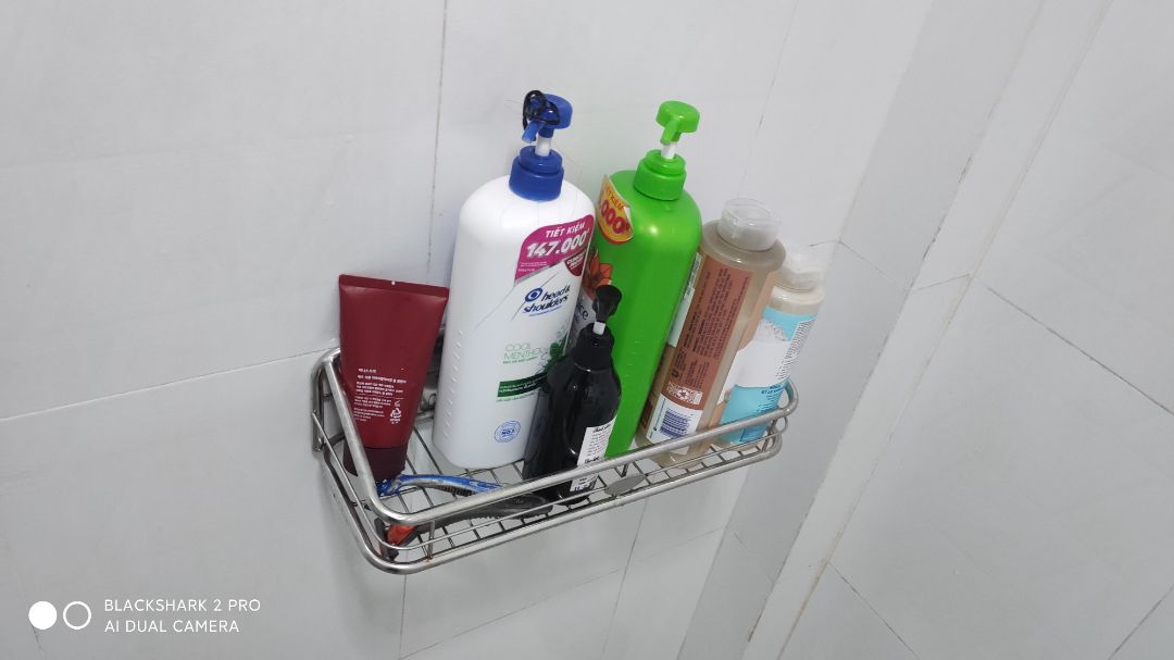 sản phẩm đầy đủ dụng cụ để sửa chữa cơ bản, máy khoan khỏe, đã khoan thử 4 lỗ bê tông để treo kệ. Nói chung hài lòng so với giá tiền. Sản phẩm đáng mua.