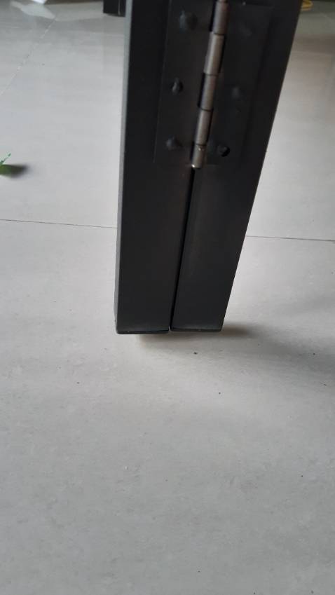 Gọng sắt rất mỏng nên bị móp trong lúc vận chuyển, phần lót nệm quá mỏng, có như không. Chất lượng ko tương xứng với giá tiền. Mọi người nên cân nhắc khi mua. Nhân viên giao hàng thì ok. Gọng sắt rất mỏng nên bị móp trong lúc vận chuyển, phần lót nệm quá mỏng, có như không. Chất lượng ko tương xứng với giá tiền. Mọi người nên cân nhắc khi mua. Nhân viên giao hàng thì ok.