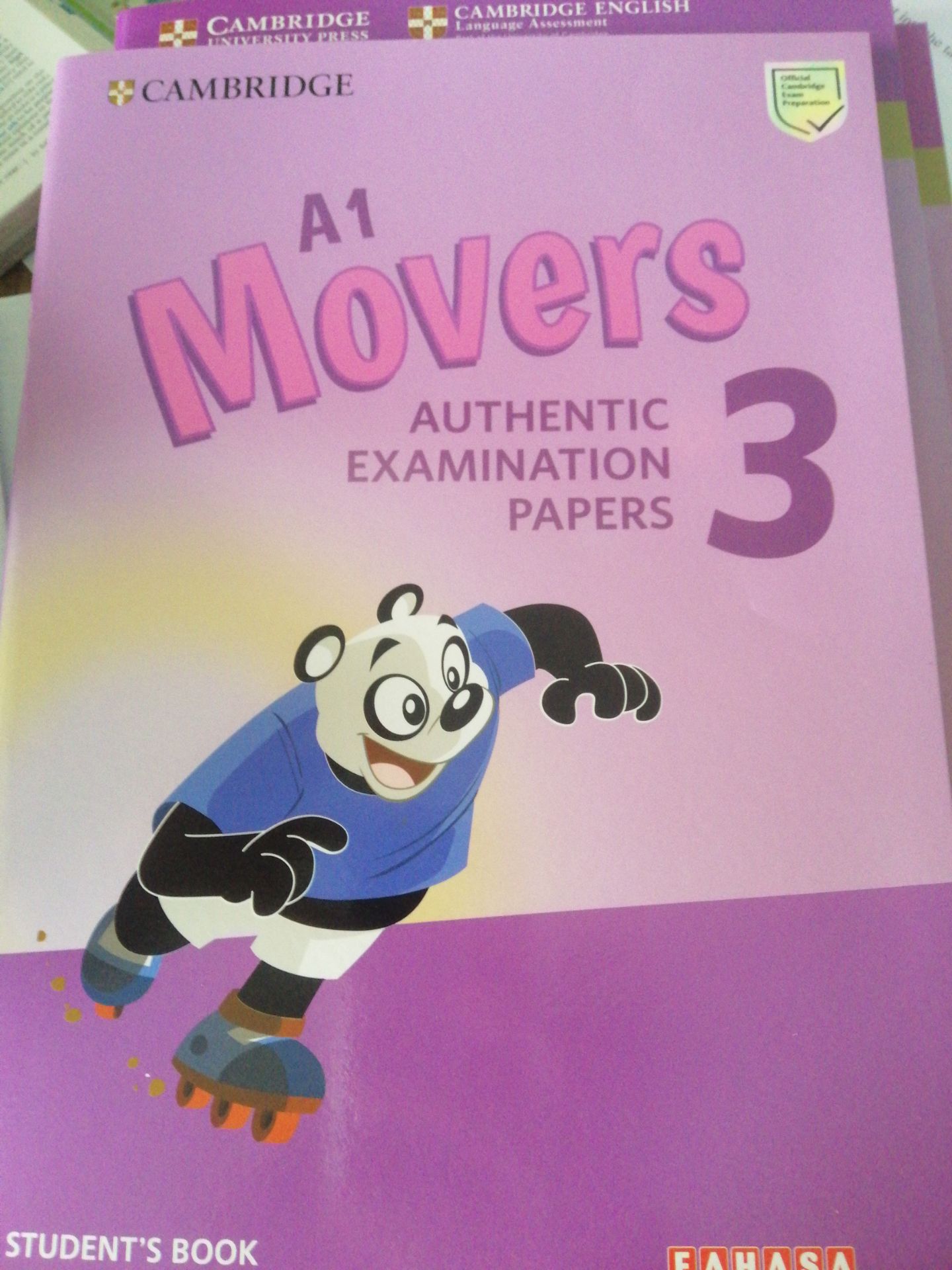 Sách đẹp, nhà sách nhiệt tình.