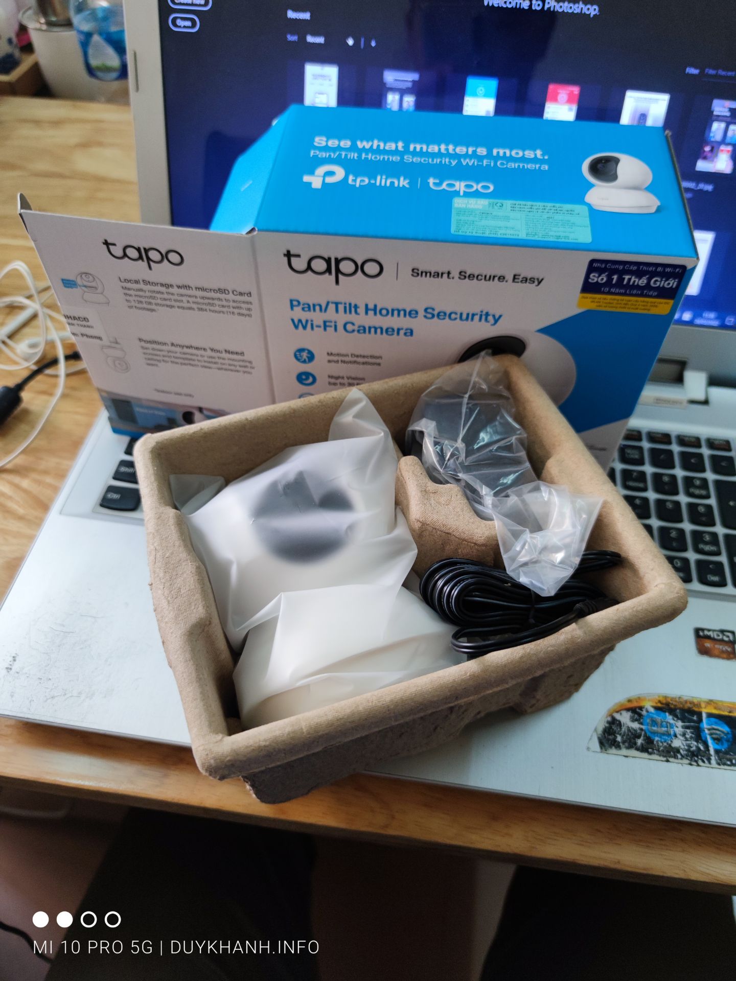 Mua cái thứ 2, vẫn rất OK. Tuy nhiên dùng sang cái thứ 2 mới phát hiện ra app Tapo có 1 cái hạn chế. Đó là mình dùng 2 cái lắp ở 2 nhà, 1 nhà chung 1 nhà riêng, tạo 2 tài khoản với nhau vì nhà riêng thì chỉ mình được quản lý thôi nên không add cả 2 cam vào tài khoản đấy được, nhà chung thì còn nhiều người khác quản lý. Mình đã dùng tính năng chia sẻ thiết bị từ tài khoản chung sang tài khoản riêng, nhưng dùng cách này thì tài khoản được chia sẻ chỉ có thể xem thôi chứ không điều khiển cam được. Hi vọng trong tương lai app sớm update để có thể cấp quyền cho các tài khoản được chia sẻ cũng có thể điều khiển cam nữa 😀