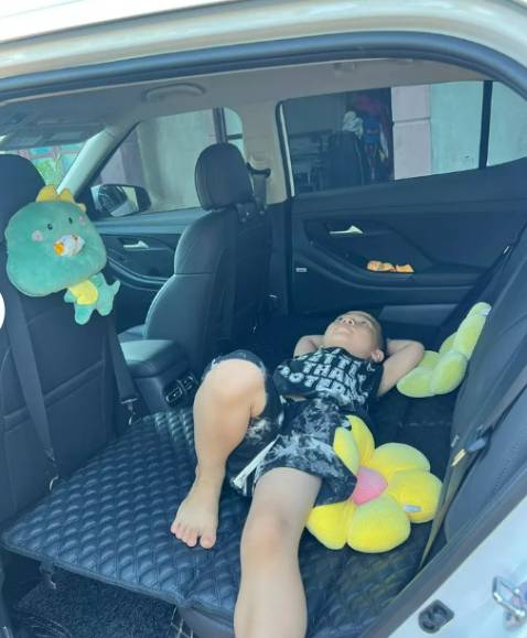 Đẹp và vừa vặn lắm, nằm êm. Bé con nhà mình kiểu khoái lắm. Hihi. Shop tư vấn nhiệt tình. Gửi màu đúng mình chọn.