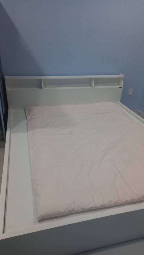 Giường đẹp, chắc chắn, giao hàng nhanh, nhiệt tình