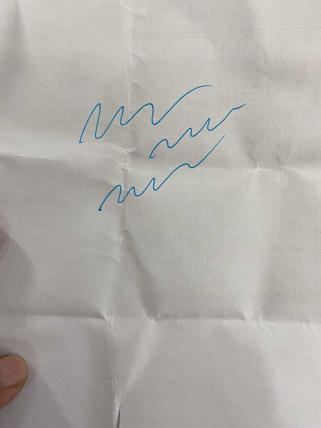 Mình đặt màu xanh dương, shop cũng để hình màu xanh dương mà k hiểu sao giao cho mình màu xanh này, giao nhầm màu