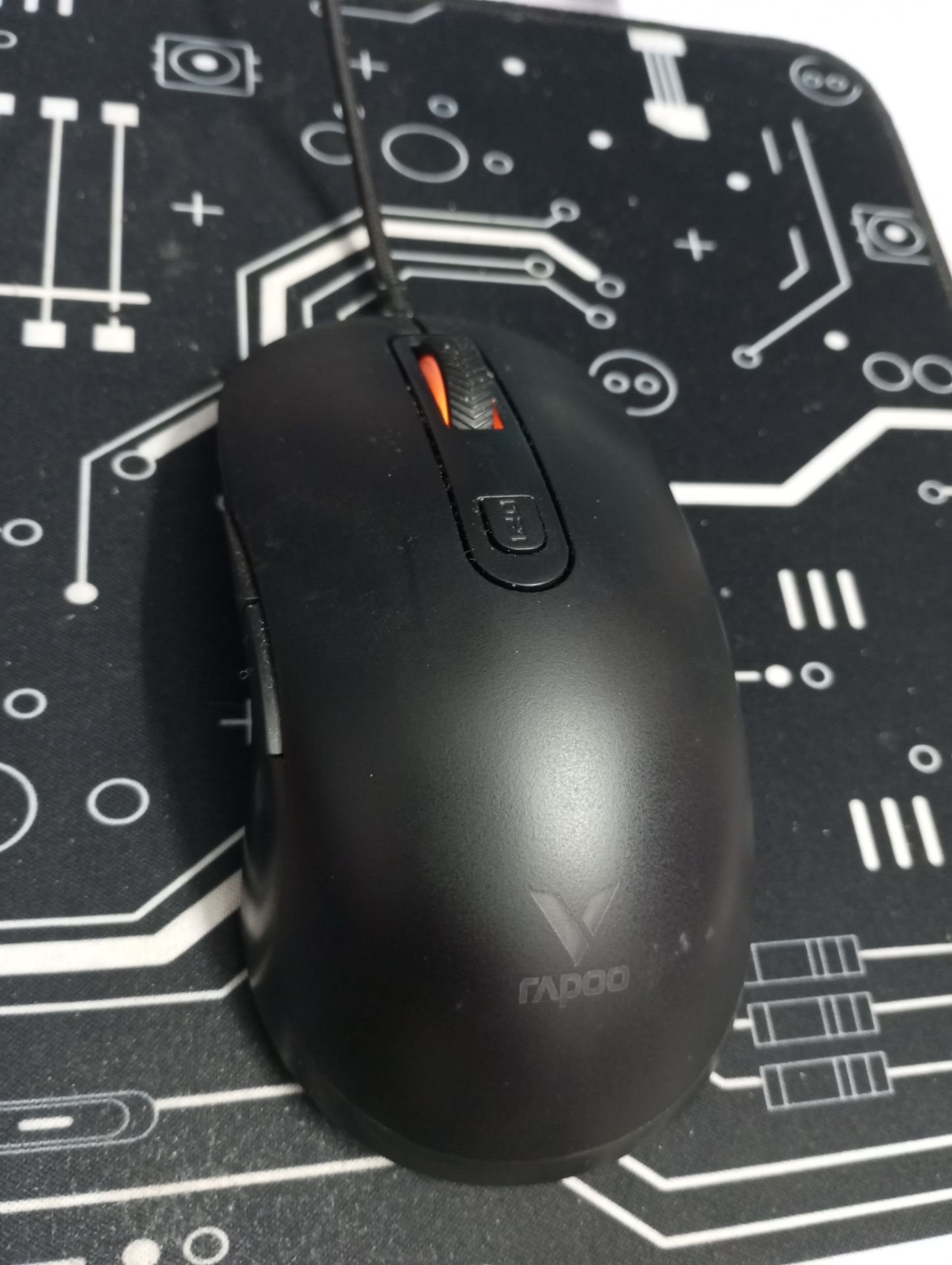 hơi to so với tay mình nhưng dùng chơi game khá bền, rất ổn áp (mình dùng được mấy tháng rồi, hôm nào mình cũng chơi game á)