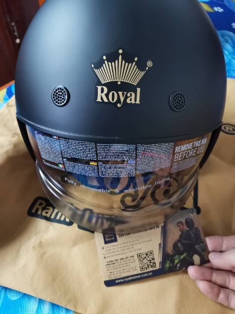 Giao nhanh.
Đúng size, đúng màu, đủ phụ kiện khuyến mãi. 
Đóng gói cẩn thận. 
Nón đẹp, mình đặc biệt thích logo in nổi phần quai nón, tuy nhỏ-đội vào không ai để ý nhìn thấy nhưng rất tỷ mỹ - tinh tế.