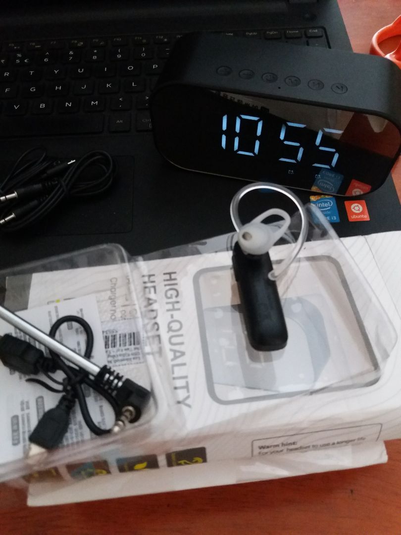 loa lỗi bluetooth nghe giựt giựt, đang nghe tự nhiên tắt, thẻ nhớ không đọc được cắm vào đứng luôn. tai nghe tặng kèm không giống hình đăng lên. mặc dù là quà tặng kèm nhưng cũng phải đúng mẫu chứ.