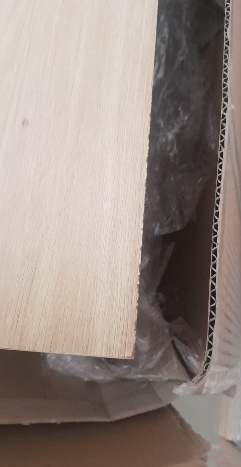 Kệ TV gia công kém như hình, cảm giác như mua đồ cũ, không đáng mua.