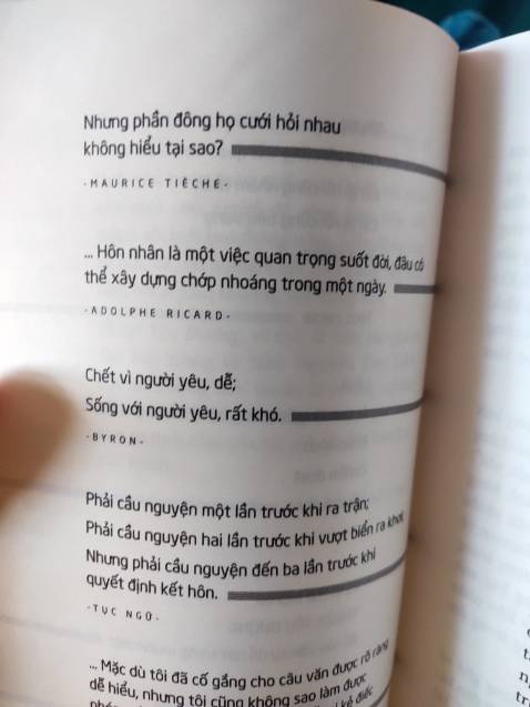 Tác phẩm ra đời cũng lâu nên lối viết có hơi xưa một chút, nhưng đó lại là cái độc đáo của sách
Nội dung sách viết khá thực dụng, có phầm hơi thô, sự thật mất lòng mà.
Sách truyền tải một ý rất hay theo lời trích của Dorothy Dix: "Hôn nhân là vấn đề quan trọng còn hơn vấn đề sinh tử. Nhưng phần đông họ cưới hỏi nhau không hiểu tại sao" Tác phẩm ra đời cũng lâu nên lối viết có hơi xưa một chút, nhưng đó lại là cái độc đáo của sách
Nội dung sách viết khá thực dụng, có phầm hơi thô, sự thật mất lòng mà.
Sách truyền tải một ý rất hay theo lời trích của Dorothy Dix: "Hôn nhân là vấn đề quan trọng còn hơn vấn đề sinh tử. Nhưng phần đông họ cưới hỏi nhau không hiểu tại sao"