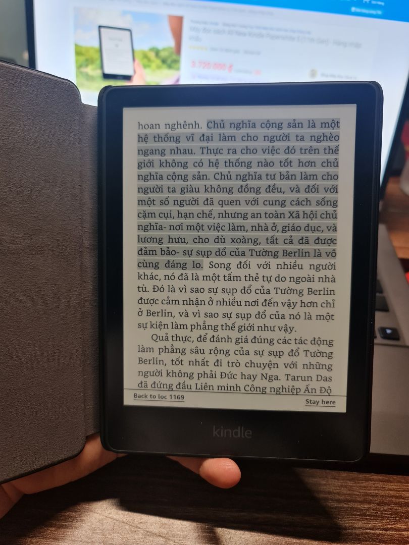 Máy gọn nhẹ, shop cho bản kid không quảng cáo và thêm bao da rất đẹp, đời này cùng cổng sạc C nên rất tiện. Máy đọc rất thích đặc biệt là ngồi bus đi làm. Hai hôm nay không còn dùng điện thoại trước khi ngủ nữa mà là ôm em này. Sẽ cố gắng thay thế thói quen xấu từ lướt điện thoại trước khi ngủ sang đọc sách trước khi ngủ. Máy gọn nhẹ, shop cho bản kid không quảng cáo và thêm bao da rất đẹp, đời này cùng cổng sạc C nên rất tiện. Máy đọc rất thích đặc biệt là ngồi bus đi làm. Hai hôm nay không còn dùng điện thoại trước khi ngủ nữa mà là ôm em này. Sẽ cố gắng thay thế thói quen xấu từ lướt điện thoại trước khi ngủ sang đọc sách trước khi ngủ.