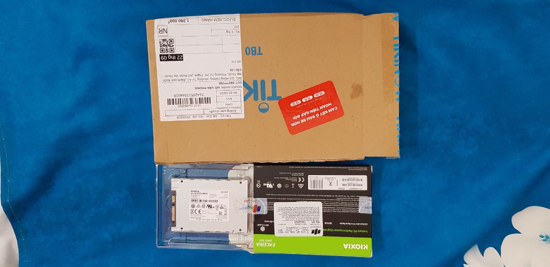 Giao hàng chậm 1 ngày so với dự kiến . Đóng gói cẩn thận . Ổ cứng Ssd nhẹ , lắp vào chạy tốt . Hài lòng . Độ bền còn phải đợi thời gian trả lời. Bình chọn 5*. Giao hàng chậm 1 ngày so với dự kiến . Đóng gói cẩn thận . Ổ cứng Ssd nhẹ , lắp vào chạy tốt . Hài lòng . Độ bền còn phải đợi thời gian trả lời. Bình chọn 5*.