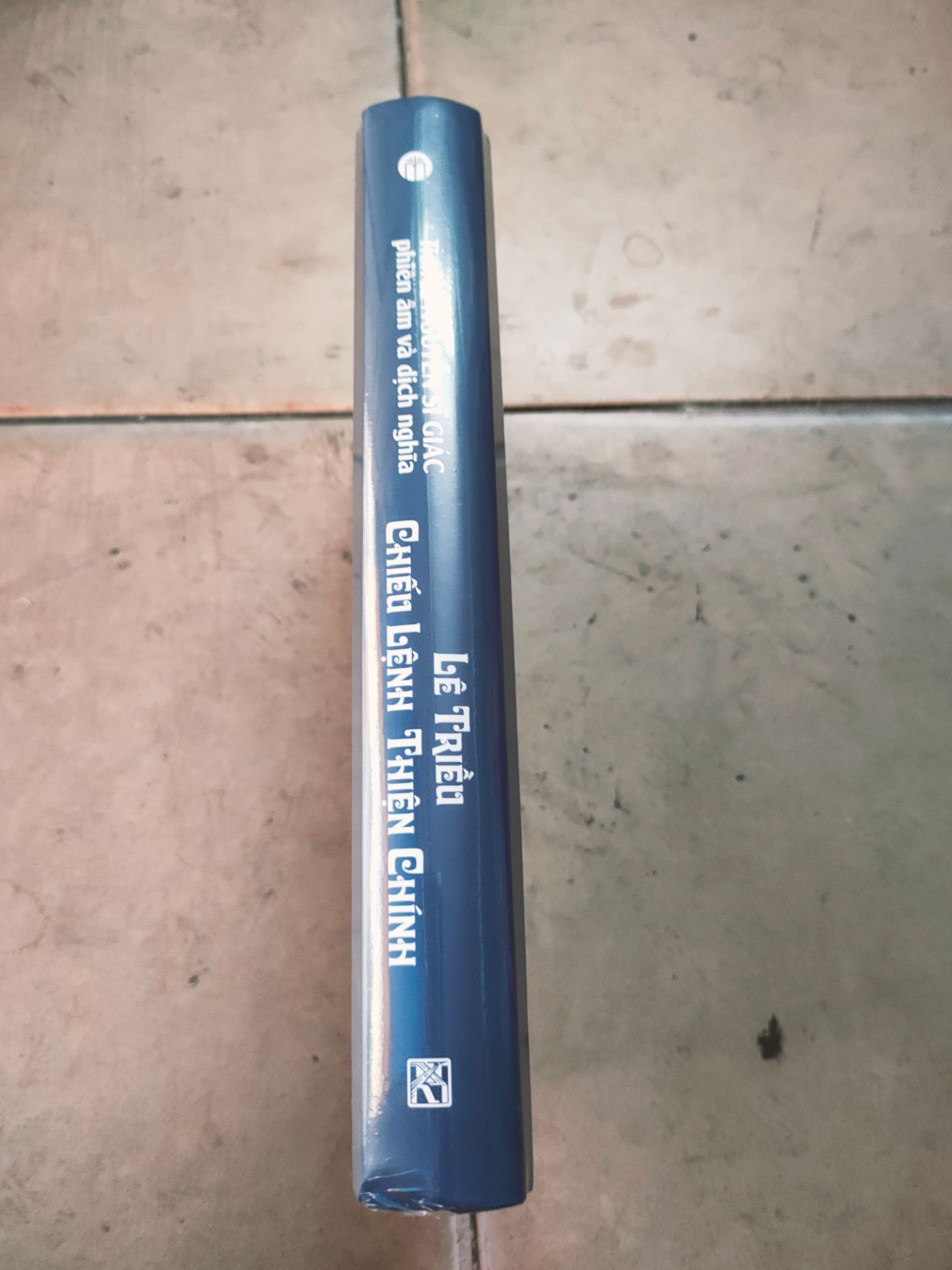 shop sách giao đúng hẹn và đóng gói cẩn thận. bìa đẹp. chất giấy tốt. quên chụp