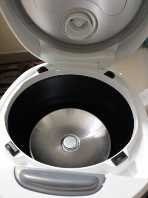 Rất hài lòng - Nồi đẹp, trông rất chắc chắn,  mọi phụ kiện đầy đủ nguyên seal. Shop đóng gói cẩn thận, ấn tượng hơn là được khuyến mãi giao rất nhanht trong vòng 90 phút sau khi đặt hàng + nhận đủ 3 hộp đựng chất lượng cao. Tuy chưa dùng thử, nhưng cảm nhận rất ấn tượng về món hàng đã đặt mua chỉ ~900k dịp 5.5. Đặc biệt là mua để tặng Mẹ nhân ngày lễ của Mẹ sắp đến 12-5, dĩ nhiên là Mẹ mình rất ưng ý. Đã ủng hộ Tefal thêm 2 cái khác để tặng người thân mà không cần phải nghĩ hơn. Cám ơn Shop.