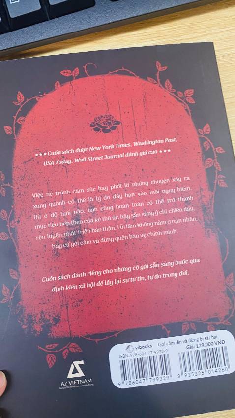 Thiết kế sách rất đẹp. Ở ngoài sách còn đẹp hơn trong hình. Sách nội dung ngắn nhưng rất thú vị và cho mình nhiều suy nghĩ. Sách phù hợp với mọi người nhưng phụ nữ vẫn nên đọc hơn, vì cuốn sách này viết để giúp phụ nữ biết cách bảo vệ bản thân. Tiki giao hàng nhanh, đóng gói đẹp, sách đến tay rất đẹp. Xin cảm ơn
