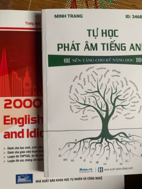 Sách không được mới cho lắm, Moon cũng thiện chí giải quyết ạ. Mong sau shop chú ý hơn!