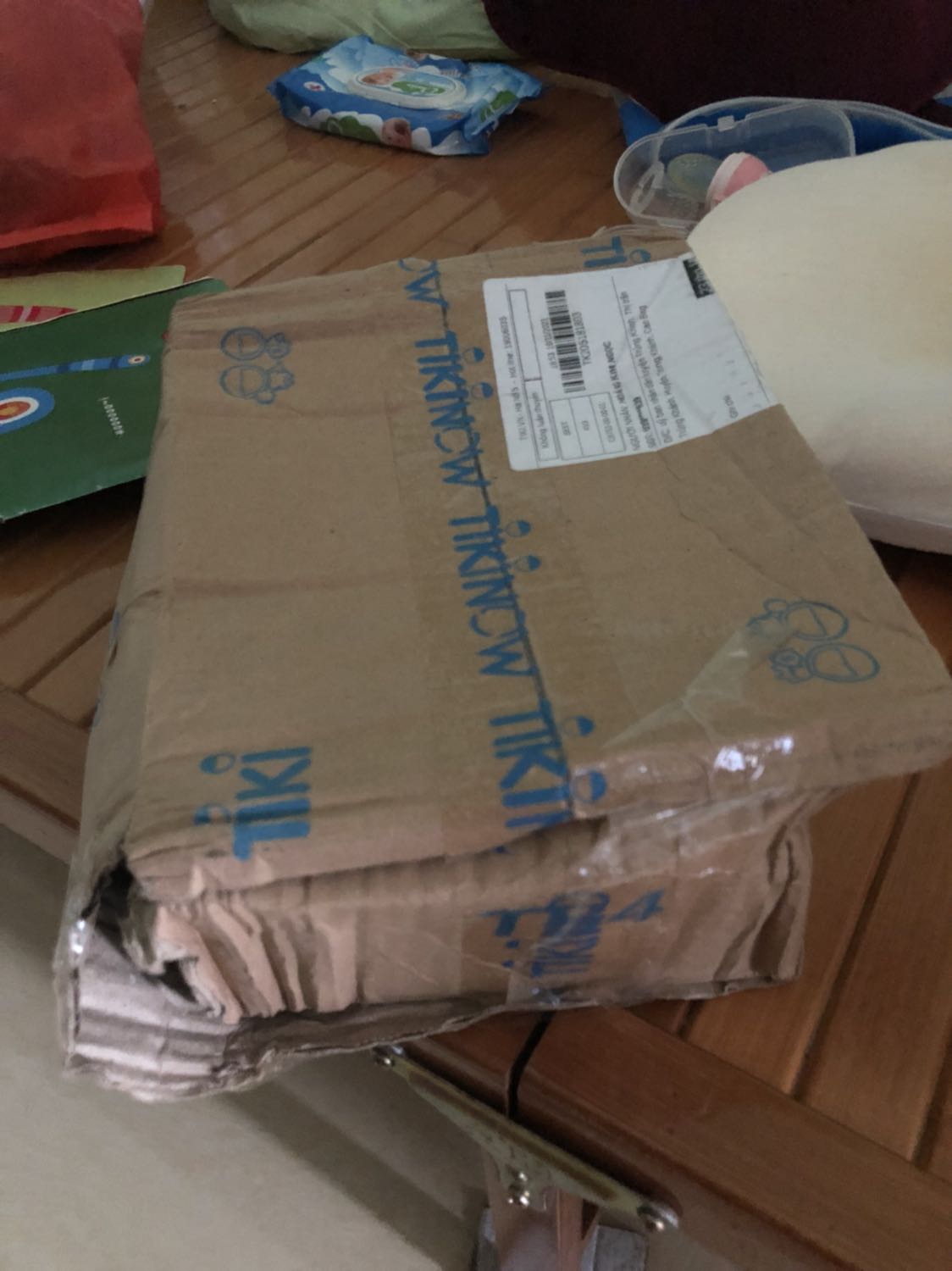 Chất lượng sách thì ok nhưng m cực kỳ k hài lòng việc đóng gói sách cực tệ, hộp móp méo như bị mở ra trước vậy