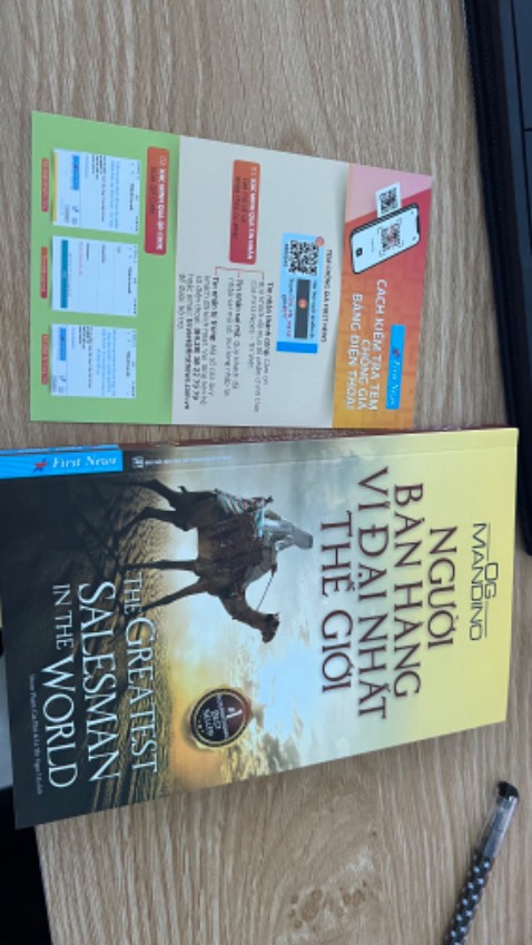 Sách này best seller rồi, mình được 1 người anh giới thiệu.
Chất sách mua tại shop oke, giấy đẹp, chắc chắn. Có tem chống giả, có bookmark, sách không bị bụi giấy bẩn