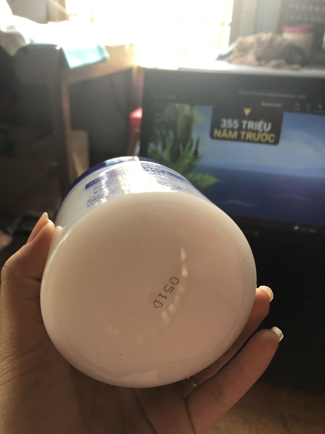 Sản phẩm rất tốt, hi giao nhanh quá, bao bì rất chắc chắn, mình nhìn là yên tâm, chắc là hàng chính hãng thật nha! Giá cả phải chăng, sài lần đầu thấy rất mướt da mà không bị bóng dầu đó nha! Mọi người có thể yên tâm sử dụng nha!