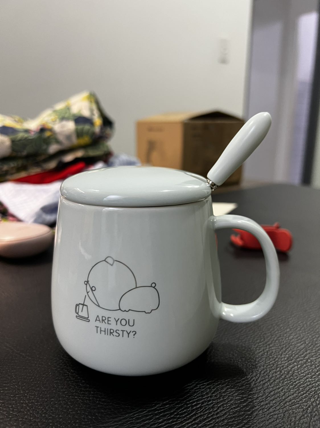 Cái nắp bị lỏng , trong cốc thì có lấm chấm đen li ti , đã báo bên tiki đổi hàng