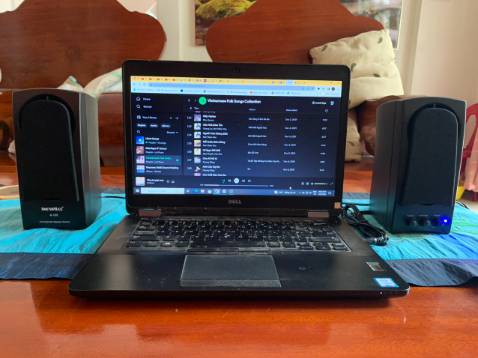 Loa nghe tốt trong tầm giá. Shop bán hàng uy tín, giao hàng nhanh, giá rất cạnh tranh.