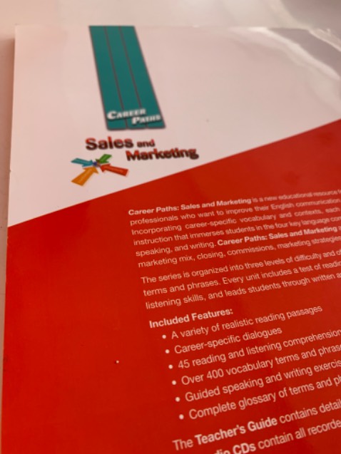 Sách hơi bám bụi, vận chuyển nhanh, shipper dễ thương.