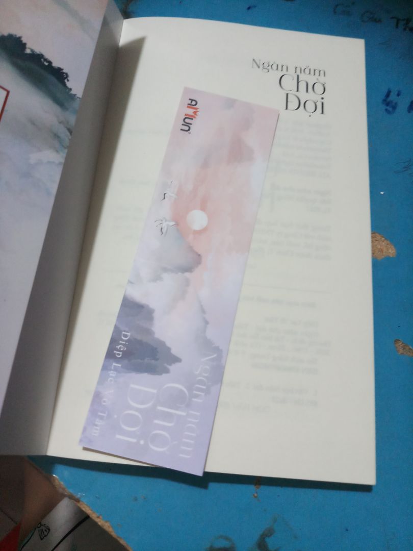 giao hàng nhanh , đóng gói cẩn thận còn về sách thì mình dọc rồi sách cực kì hay luôn   nhưng tóm lại rất ok mn nên mua về đọc , giá sách thì ok , đc ship tận nơi đỡ phải đi mua đi tìm . Sẽ tiếp tục mua sach tiếp ❤❤❤