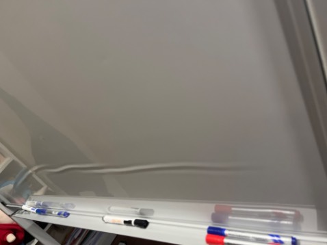 Bảng bị cong vênh 1 mặt không đúng như mô tả!