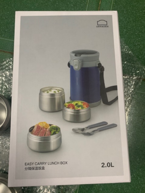 Chưa sử dụng nên chưa biết thời gian giữ nhiệt hay độ bền chất lượng sao nhưng nhìn sản phẩm chắc chắn, xịn xò lắm. 

Tiki giao hàng siêu nhanh, về đóng gói thì giờ Tiki làm rất tốt luôn, bọc mút chống sốc, thùng carton dày dặn, vận chuyển tốt nữa, các đơn mấy tháng gần đây mình mua thì thùng bên ngoài còn không có vết cấn móp nữa nói chi hàng bên trong.