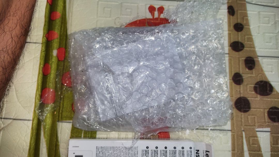 shop đóng gói quá thiếu cẩn thận, ssd mà gói 1 bọc nilong xốp bên ngoài mỏng te thế này đây, kết quả móp méo rách luôn cả hộp ssd, may ssd bên trong ko sao ! cần cải thiện hơn trong khâu đóng gói ! shop đóng gói quá thiếu cẩn thận, ssd mà gói 1 bọc nilong xốp bên ngoài mỏng te thế này đây, kết quả móp méo rách luôn cả hộp ssd, may ssd bên trong ko sao ! cần cải thiện hơn trong khâu đóng gói !