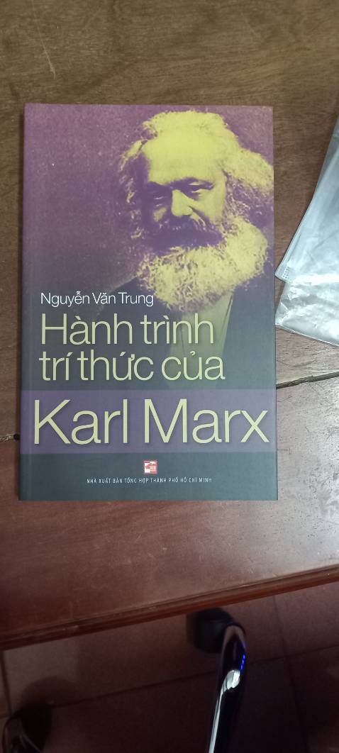 Sách hay, bọc cẩn thận