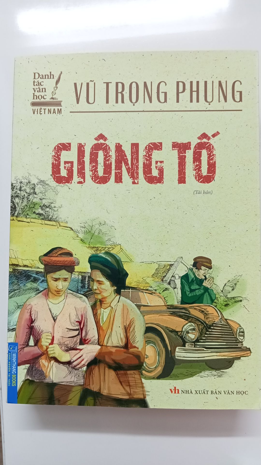 giao hàng siêu nhanh, đặt hàng 1 ngày đã giao tới, hộp ngoài bị móp nhưng sách còn mới cứng
giá rẻ lại còn đc freeship