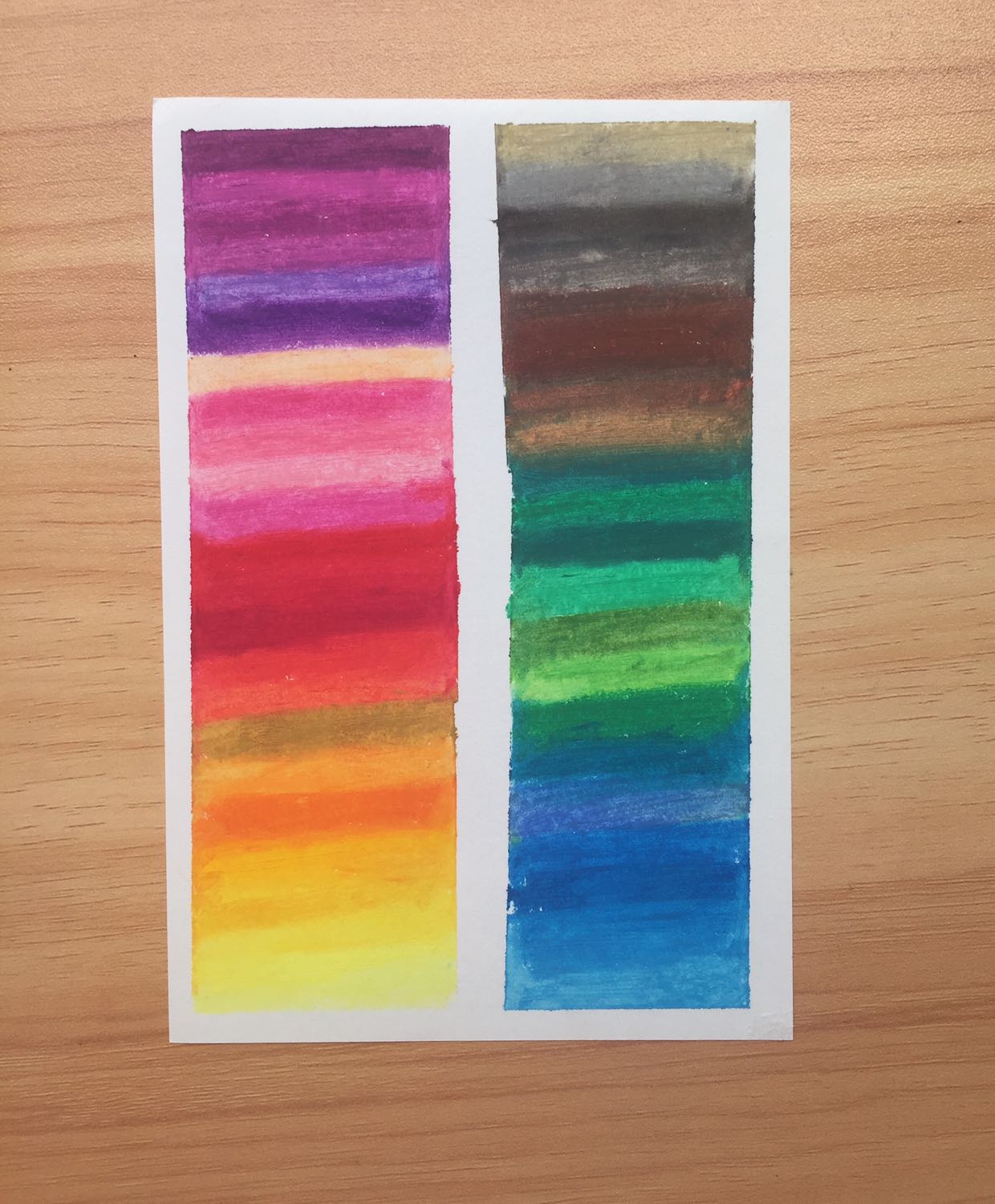 Mình mua bảng 48 màu, vừa nhận hàng sáng nay. Chất lượng tốt, lên màu chuẩn. 

Tuy nhiên thời gian giao hàng lâu quá. Bình thường mình order Tiki sẽ giao trong vòng 1 chậm lắm 3 ngày. Đằng này mình order hôm 05/07 đến tận hnay 11/07 mới giao. Shiper giao hàng thái độ ko thân thiện, quá tệ, cho shiper 1*