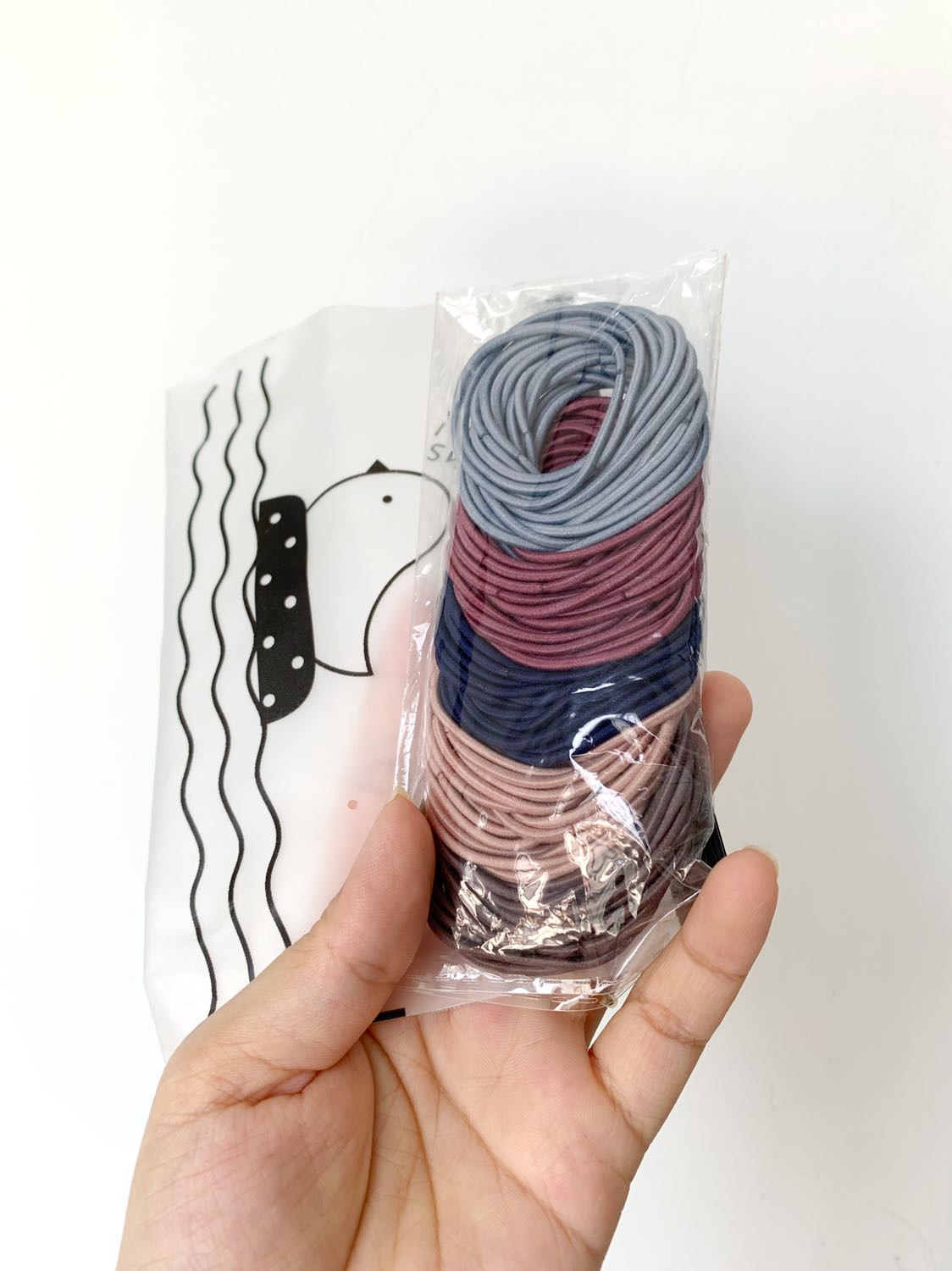 Hàng giao đúng hẹn, đủ số lượng. Có một số sợi bị lỗi nhưng không sao.