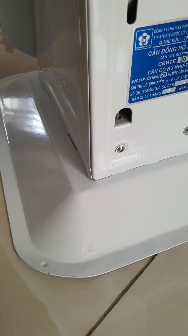 ko hiểu do lỗi vận chuyển hay làm rơi trước đó nhưng bị móp méo. cần lưu ý.